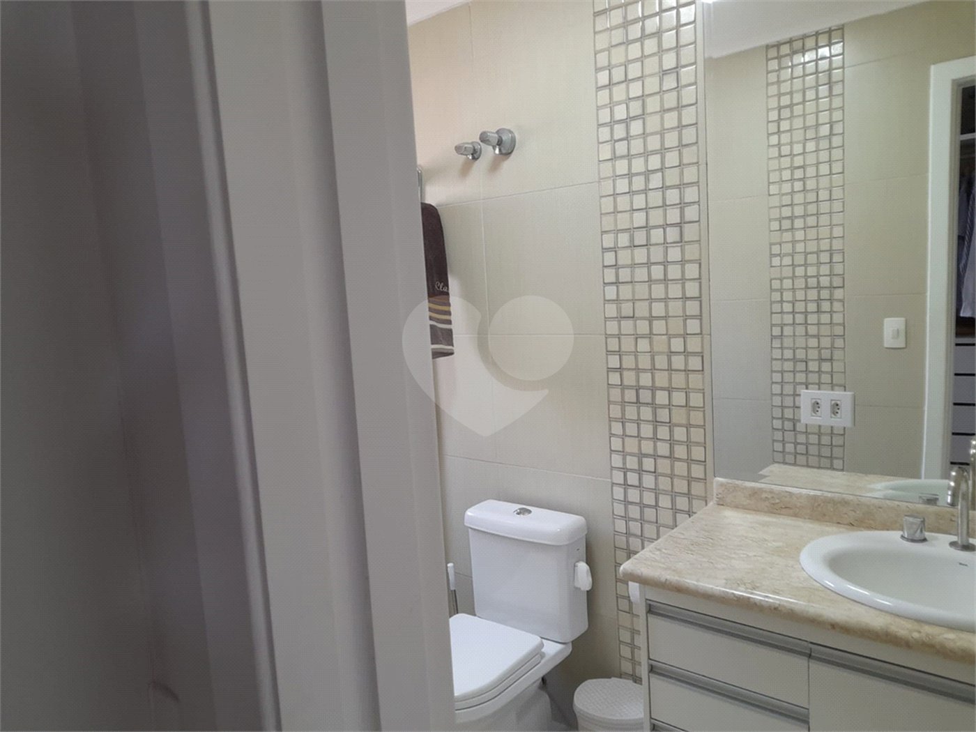 Sobrado à venda com 4 quartos, sendo 1 suíte, em Chora Menino, São Paulo, SP