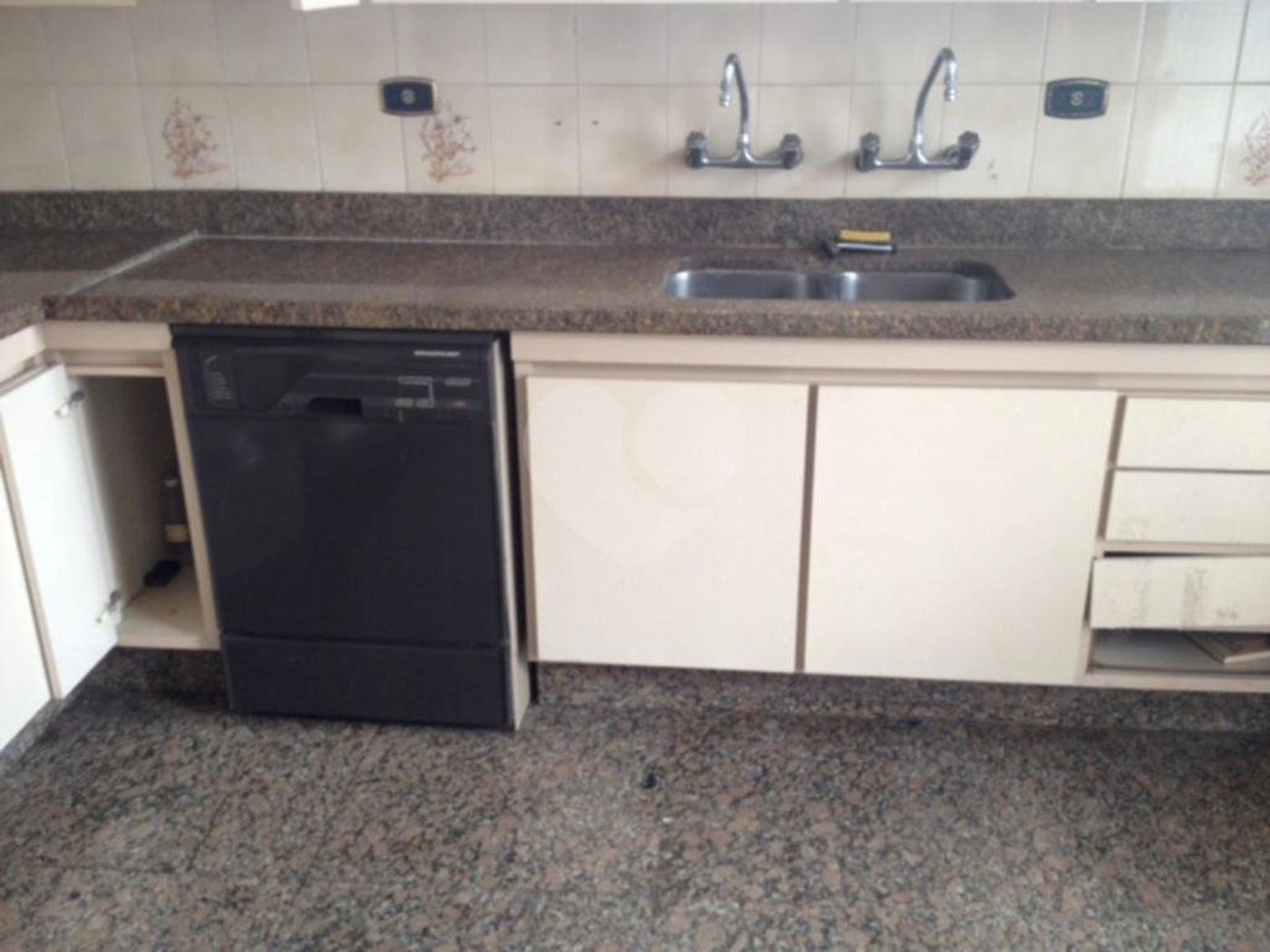 Sobrado à venda com 4 quartos, sendo 2 suítes, em Vila Madalena, São Paulo, SP