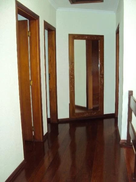 Sobrado à venda com 4 quartos, sendo 2 suítes, em Jardim Peri Peri, São Paulo, SP