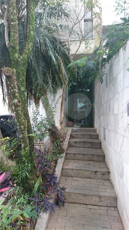 Sobrado à venda com 5 quartos, sendo 2 suítes, em Tremembé, São Paulo, SP