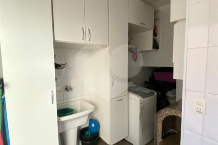 Casa à venda com 3 quartos, sendo 1 suíte, no condomínio Loteamento Recanto dos Paturis, Vinhedo - SP