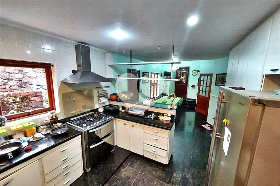 Casa à venda com 4 quartos, sendo 2 suítes, no condomínio Parque Imperial da Cantareira, Mairiporã - SP