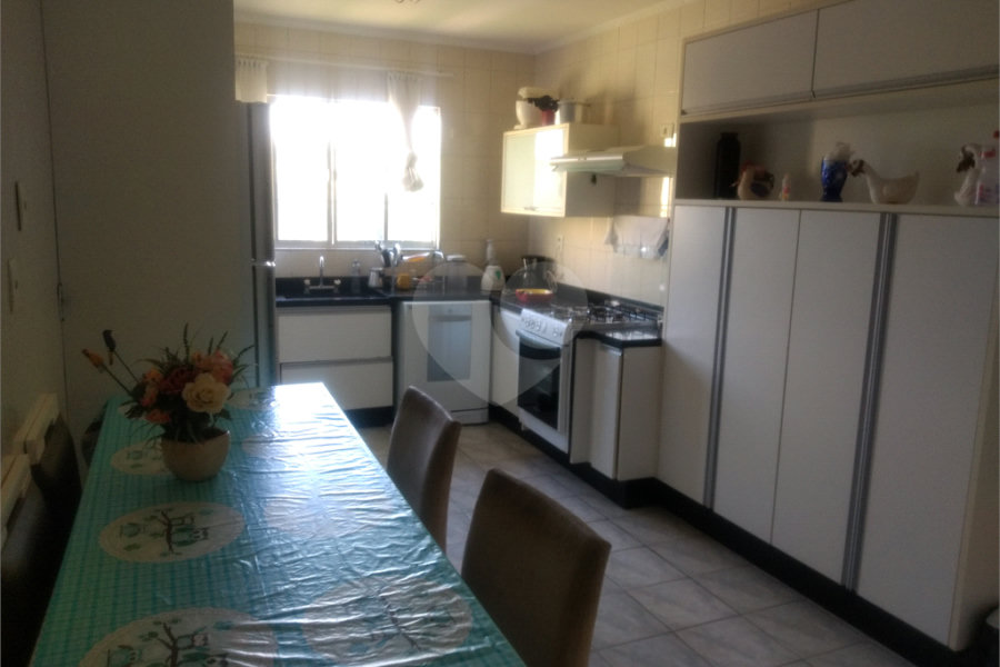 Sobrado à venda com 3 quartos em Horto, São Paulo, SP