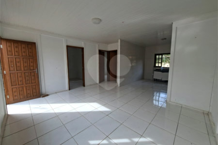 Casa à venda com 2 quartos no Centro, Alambari, SP