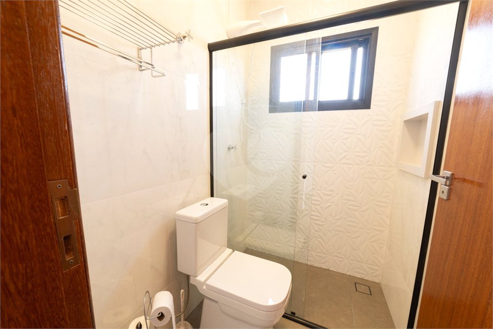 Casa à venda com 4 quartos, sendo 1 suíte, no condomínio Residencial Pinheiros do Lago, Alambari - SP
