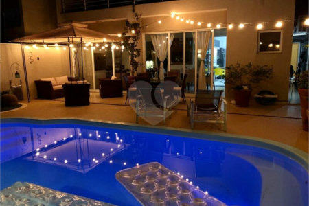 Casa à venda com 4 quartos, sendo 3 suítes, no condomínio Residencial Terra Nobre, Indaiatuba - SP