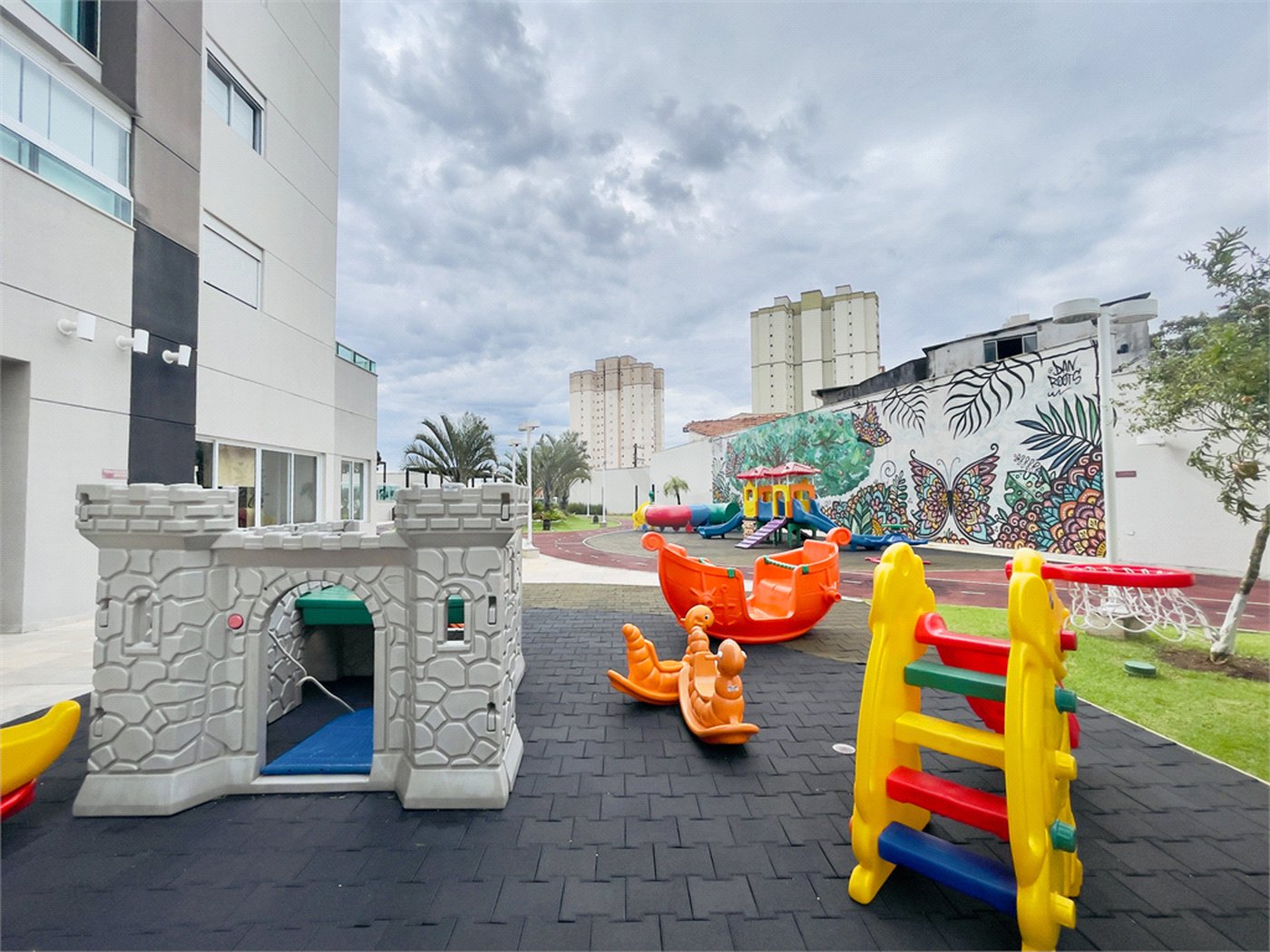 Apartamento à venda com 2 suítes em Vila Scarpelli, Santo André, SP