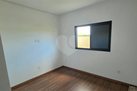 Casa à venda com 2 quartos, sendo 1 suíte, no condomínio Tivolli, Itapetininga - SP