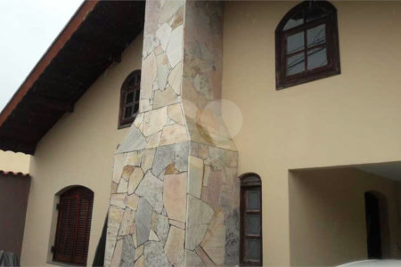 Casa à venda com 4 quartos, sendo 1 suíte, em Vila Santa Terezinha, Várzea Paulista, SP