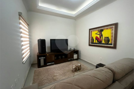 Casa à venda com 4 quartos, sendo 2 suítes, em Vila Nastri, Itapetininga, SP