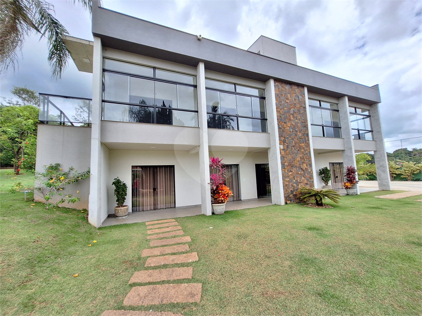 Casa à venda com 7 quartos, sendo 3 suítes, no condomínio Chacaras do Lago, Vinhedo - SP