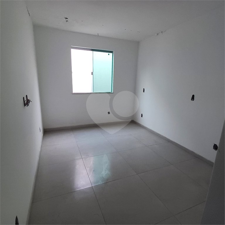 Casa à venda com 2 quartos, sendo 1 suíte, no condomínio Residencial Marlene Correia, Rio de Janeiro - RJ