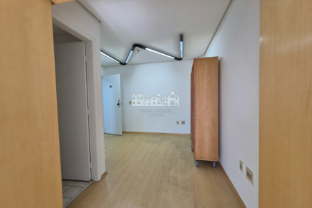 Sala Comercial à Venda no Edifício Paulista Tower – Rua Vergueiro, próximo ao Metrô Ana Rosa