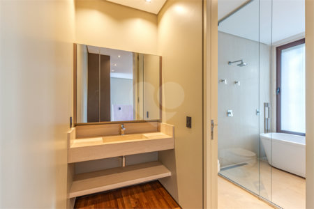 Casa à venda com 4 quartos, sendo 3 suítes, em Vila Nova Conceição, São Paulo, SP