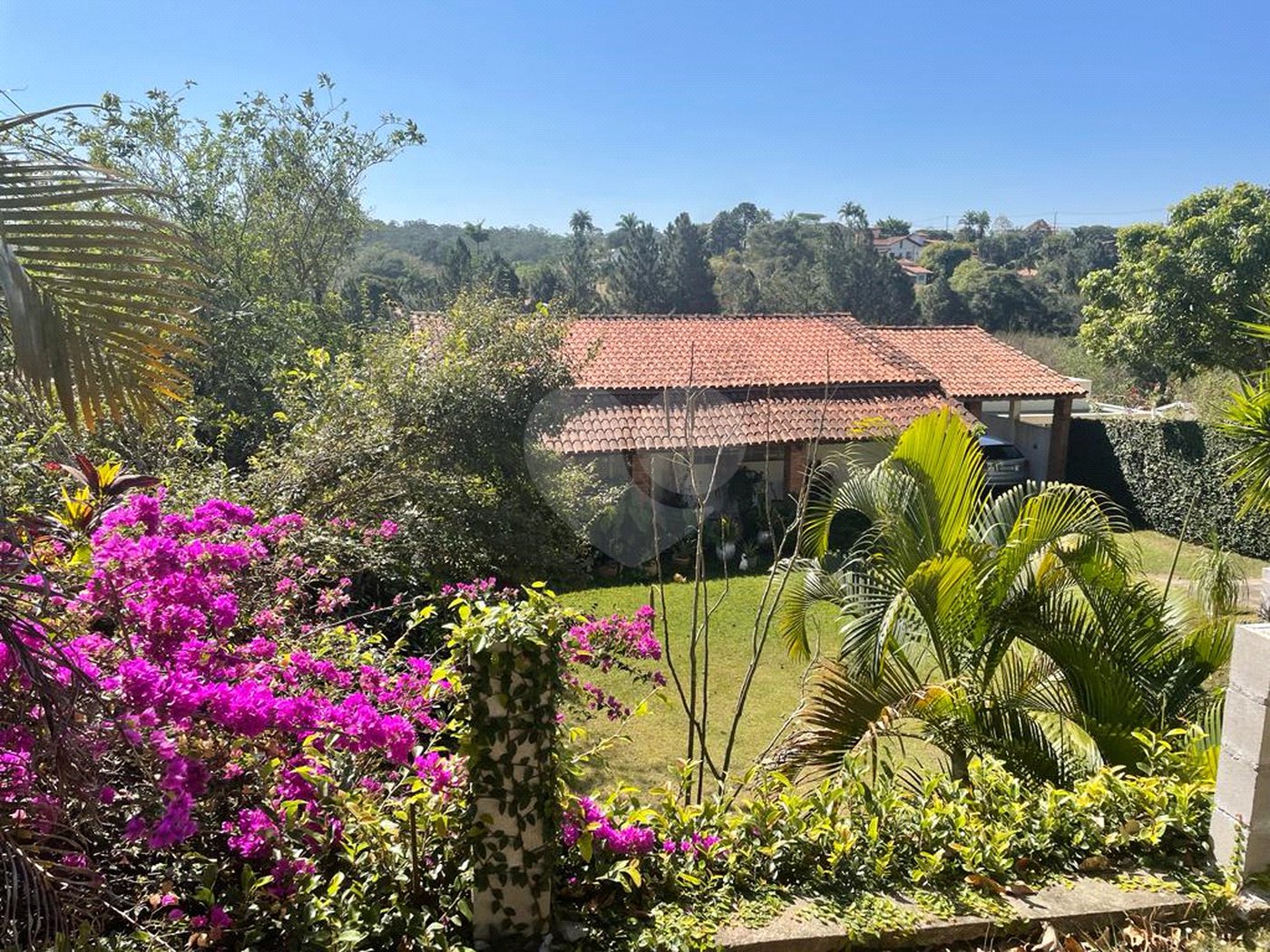 Casa à venda com 3 quartos, sendo 1 suíte, no condomínio Estância Marambaia, Vinhedo - SP