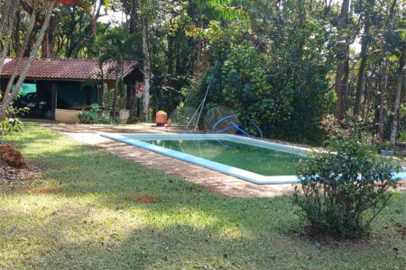 Terreno 200 m² com piscina e churrasqueira no Jardim Estância Brasil