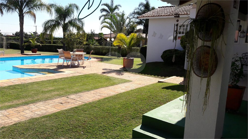 Casa à venda com 4 quartos, sendo 2 suítes, no condomínio Monte Belo, Salto - SP