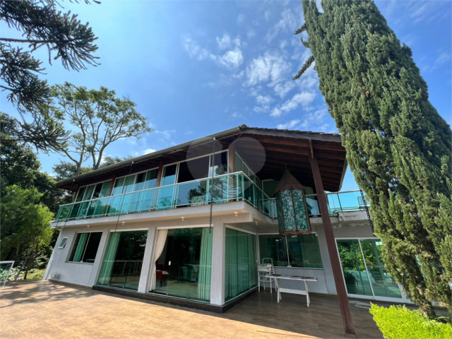 Casa à venda com 6 quartos, sendo 5 suítes,  no condomínio Alpes da Cantareira, Mairiporã - SP