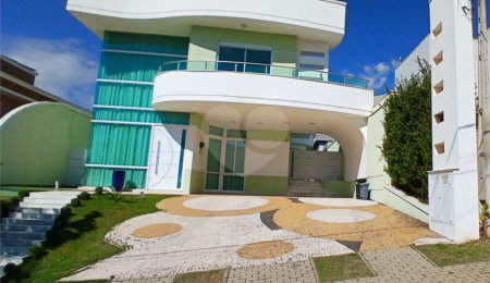 Casa à venda com 3 suítes no condomínio Figueira Garden, Atibaia - SP