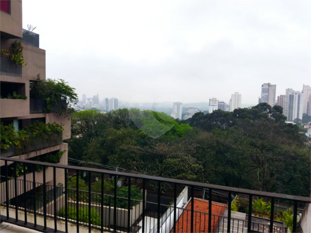 Casa à venda ou para alugar com 4 quartos, sendo 1 suíte,  em Vila Madalena, São Paulo, SP