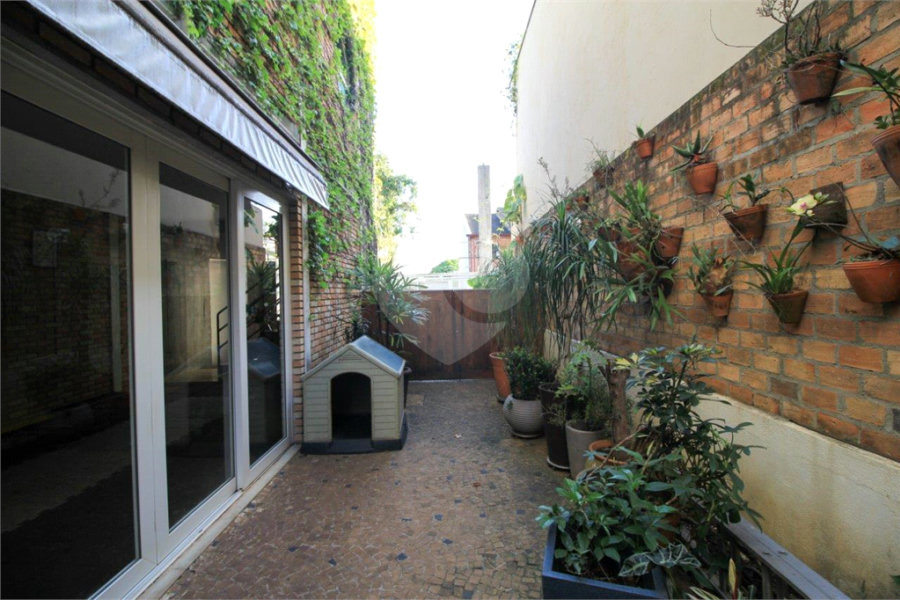 Casa à venda ou para alugar com 5 quartos, sendo 3 suítes,  em Vila Madalena, São Paulo, SP