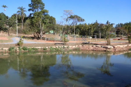 Chácara à venda com 3 quartos, sendo 2 suítes,  em Monterrey, Louveira, SP