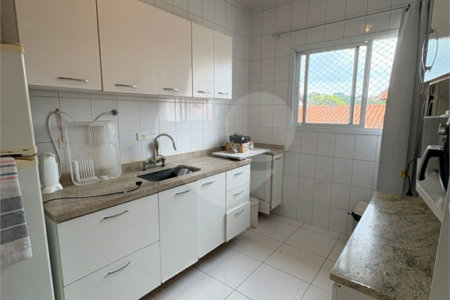 Casa à venda com 3 quartos, sendo 1 suíte, no condomínio New Village, Cotia - SP