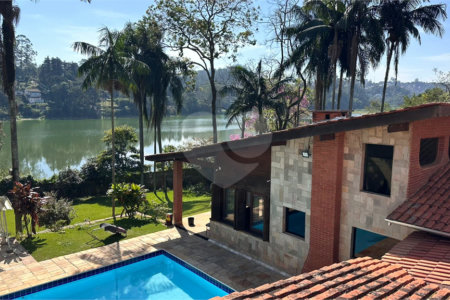 Casa à venda com 8 quartos, sendo 4 suítes, em Eldorado, Diadema, SP