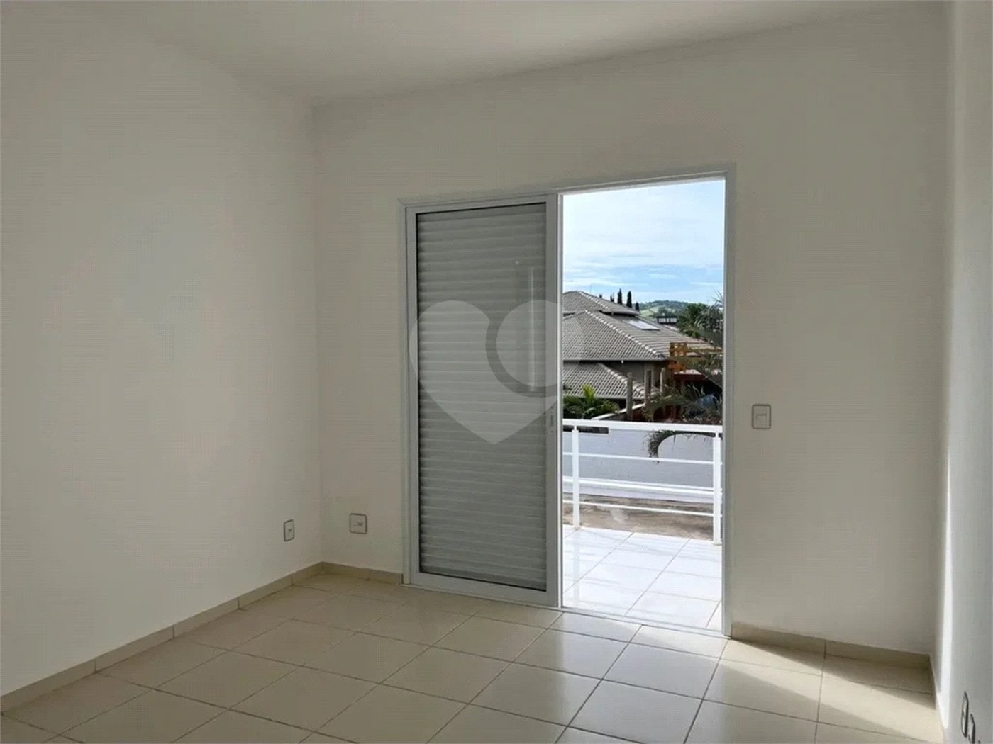 Casa para alugar com 3 suítes no condomínio Figueira Garden, Atibaia - SP