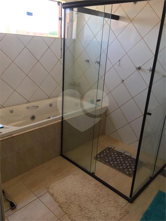 Sobrado à venda com 4 quartos, sendo 1 suíte,  em Vila Asem, Itapetininga, SP