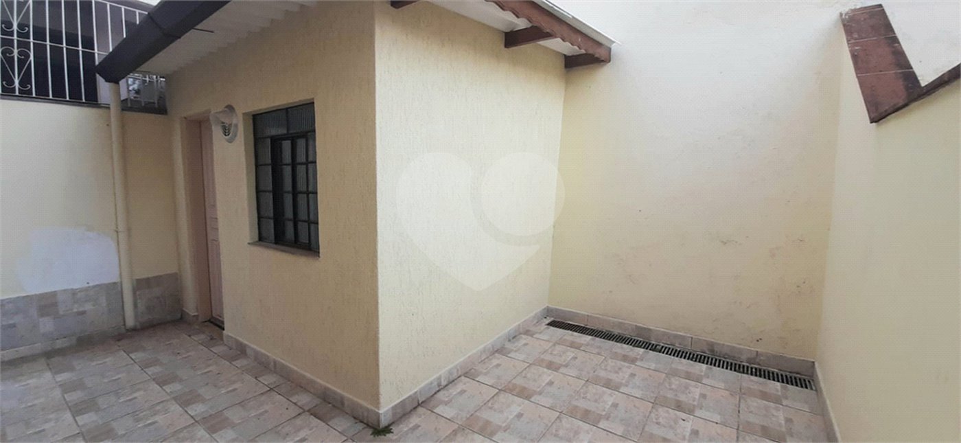 Sobrado amplo com 3 quartos, suíte e quintal para venda no Tremembé !!!