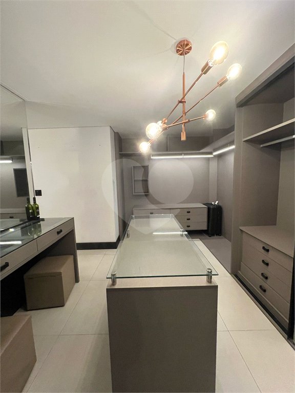 Sobrado à venda com 3 suítes em Vila Regente Feijó, São Paulo, SP