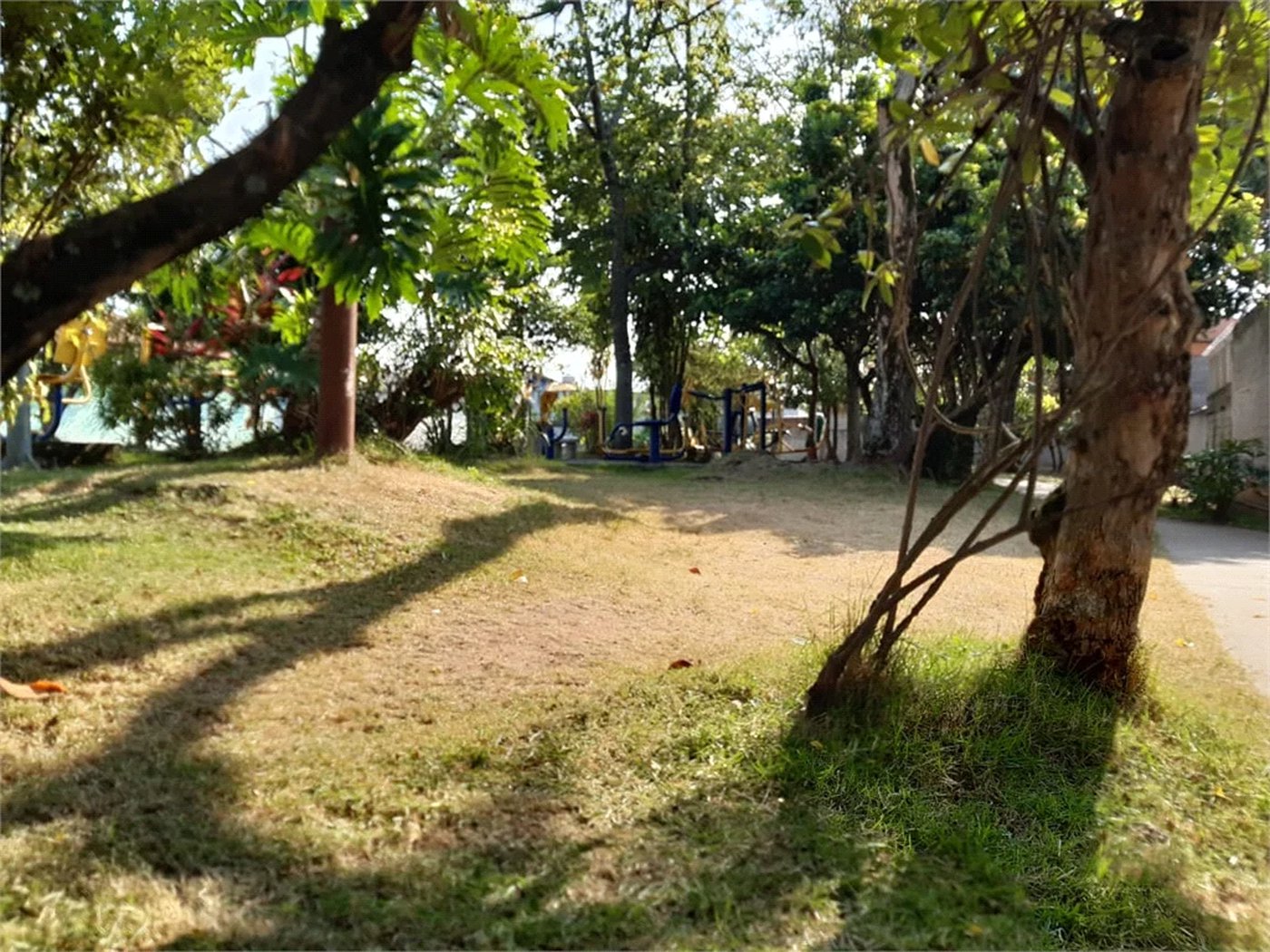 Casa Térrea à venda com 4 quartos em Vila Ernesto, São Paulo, SP