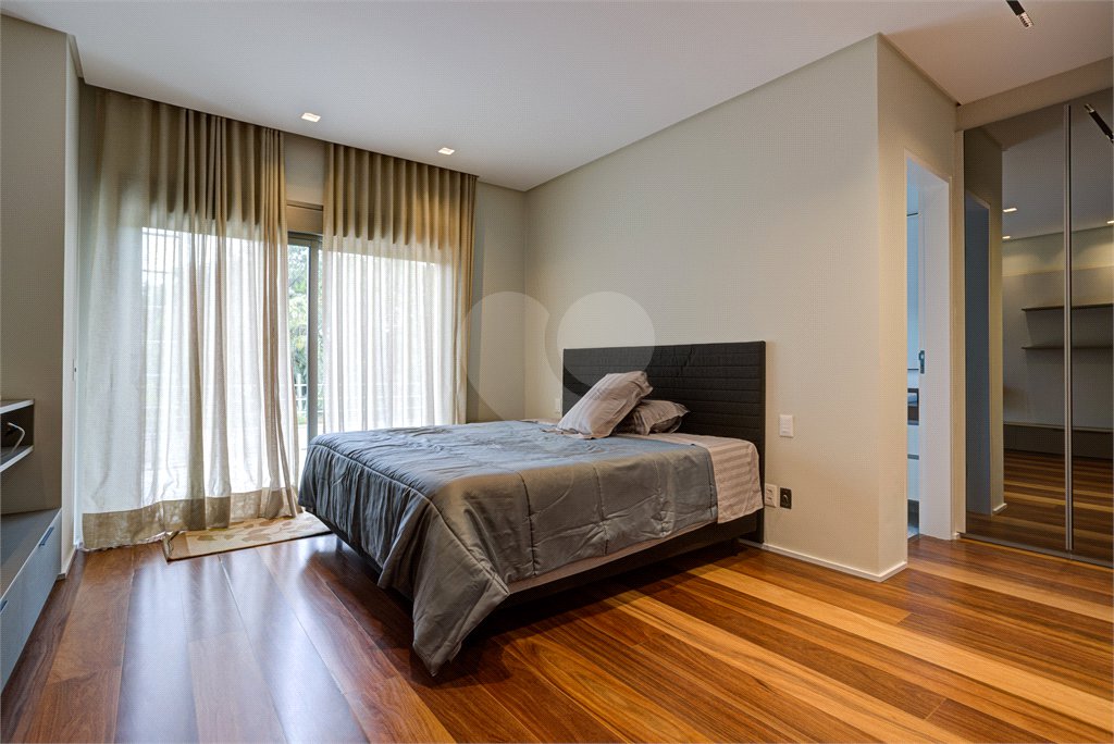 Casa à venda com 5 suítes em Jardim Cordeiro, São Paulo, SP
