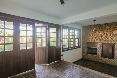 Sobrado à venda com 3 quartos, sendo 1 suíte,  em Jardim Leonor, São Paulo, SP