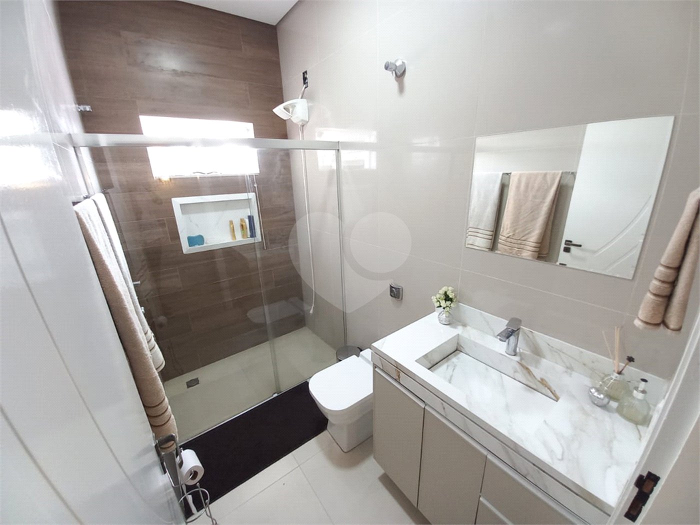 Casa à venda com 3 quartos, sendo 1 suíte,  no condomínio Villagio Milano, Sorocaba - SP