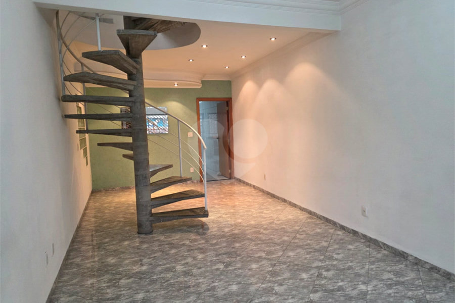 Sobrado à venda com 3 quartos em Vila Rica, São Paulo, SP