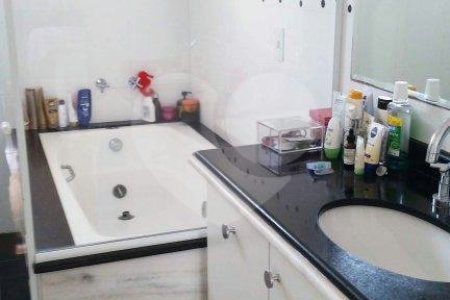 Casa à venda com 4 suítes em Granja Julieta, São Paulo, SP