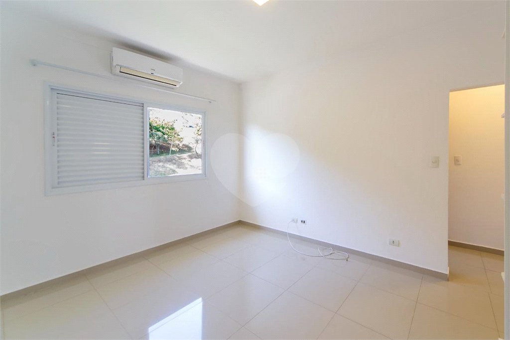 Casa à venda com 4 quartos, sendo 3 suítes,  no condomínio Parque Esplanada, Votorantim - SP