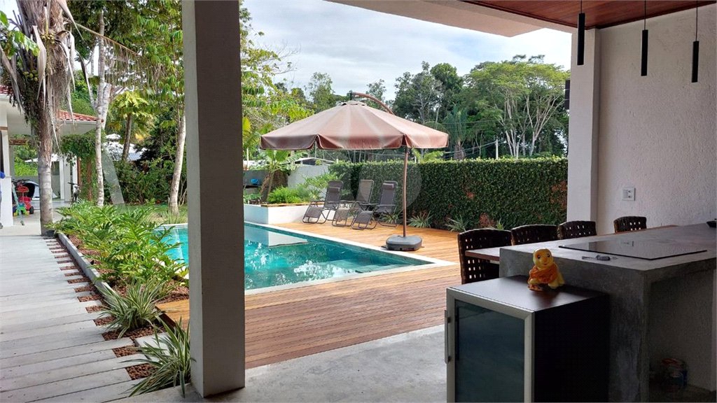 Casa à venda com 2 quartos, sendo 1 suíte, no Centro, Santa Cruz Cabrália, BA