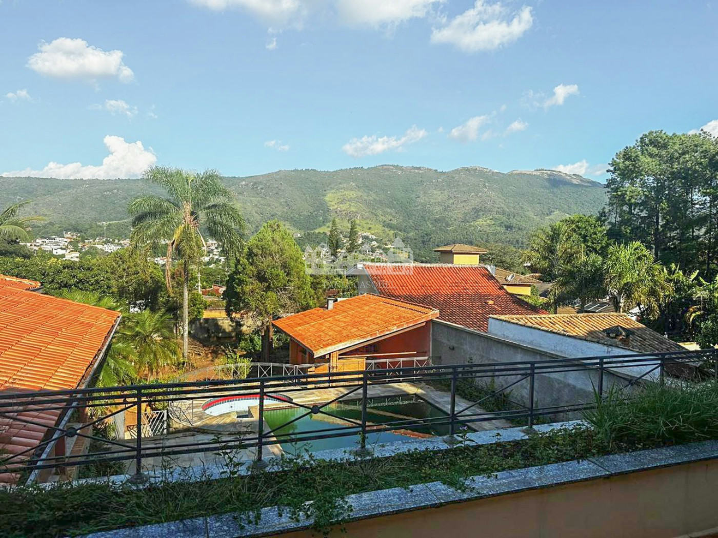 Casa à venda com 4 suítes em Vila Petrópolis, Atibaia, SP