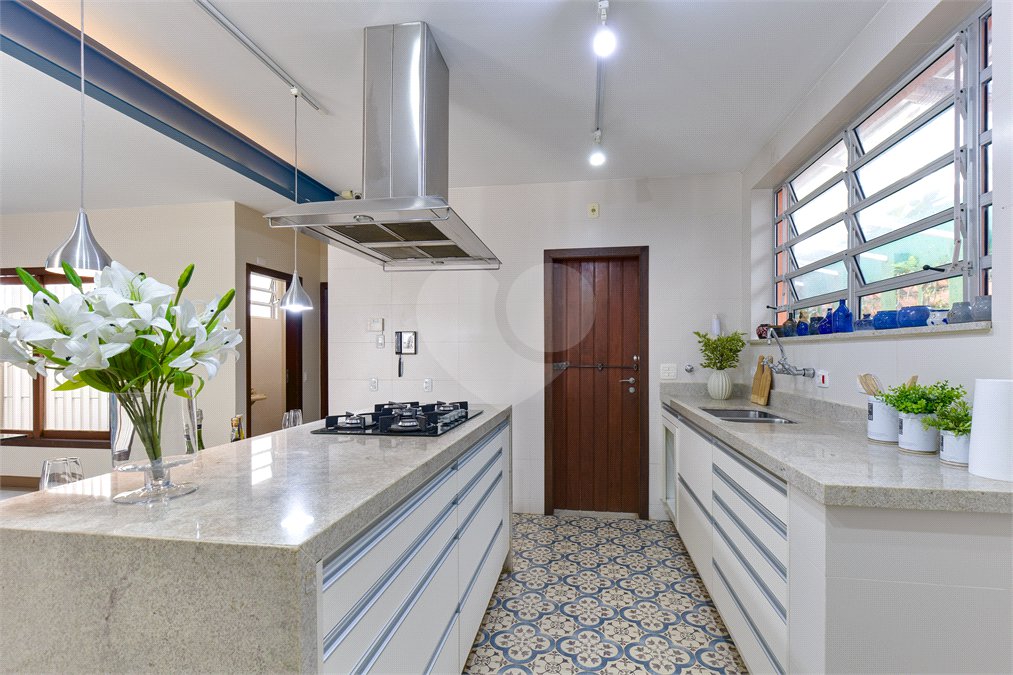 Casa Térrea à venda com 4 quartos, sendo 2 suítes, em Alto da Boa Vista, São Paulo, SP