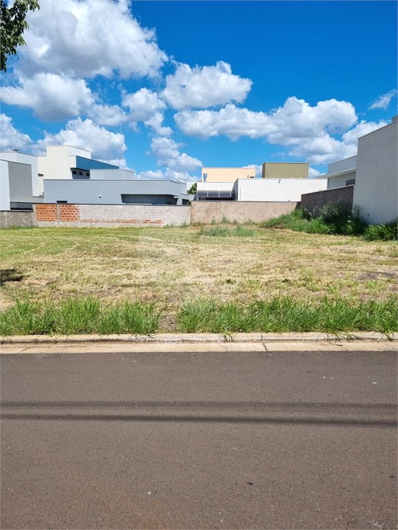 Terreno à venda em Residencial Village Damha III, Araraquara, SP