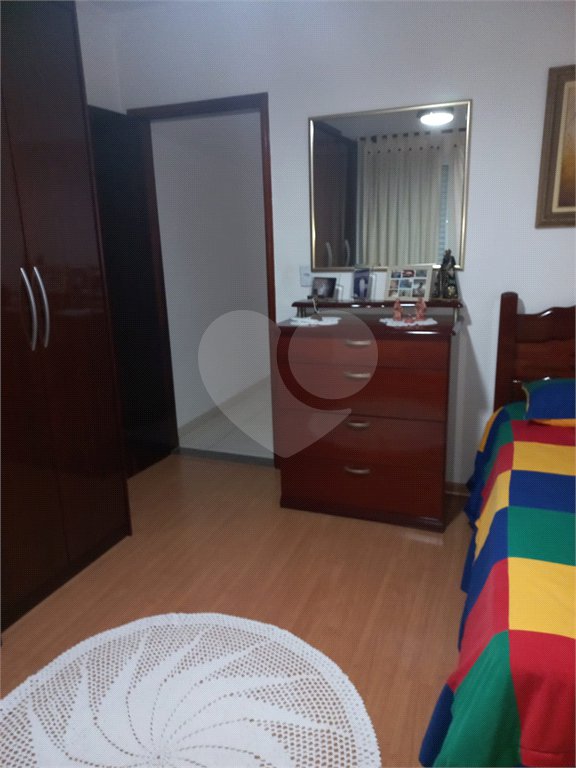 Sobrado à venda com 3 quartos em Jardim Marisa, São Paulo, SP