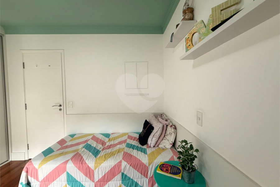 Casa à venda com 4 quartos, sendo 2 suítes, no condomínio Florada da Serra, São Paulo - SP