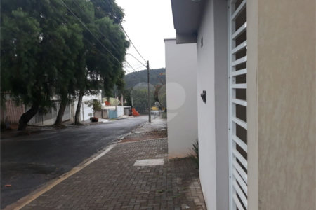 Apartamento à venda com 2 quartos, sendo 1 suíte,  em Jardim Brasil, São Roque, SP