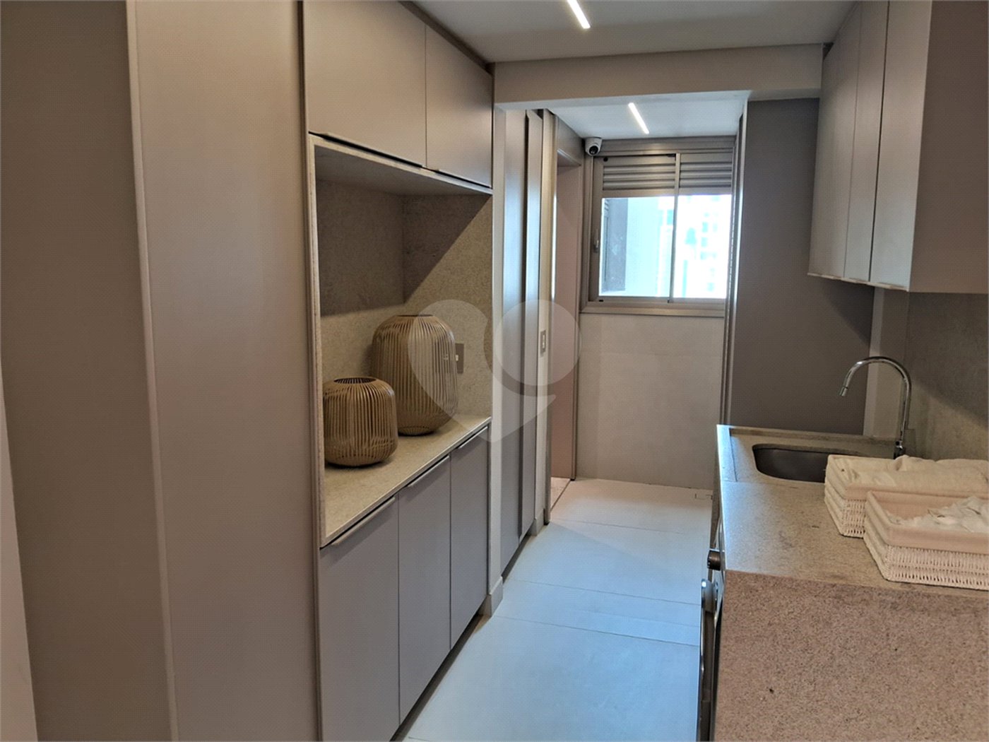 Apartamento à venda com 3 suítes em Moema, São Paulo, SP