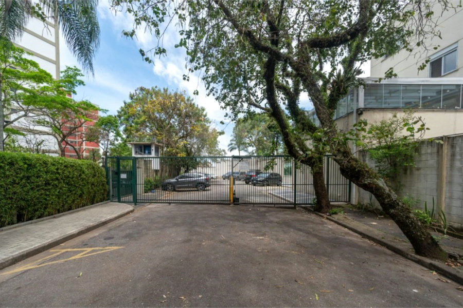 Casa à venda com 4 quartos, sendo 2 suítes, no condomínio Melbourne Residence, São Paulo - SP