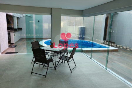 Casa à venda com 3 suítes no condomínio Jaridim Coleginho, Jacareí - SP