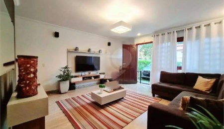 Casa à venda com 3 quartos, sendo 1 suíte,  no condomínio Flores de Laet, São Paulo - SP